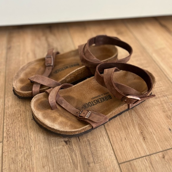 Birkenstock Yara Oiled Leather Sandal - Picture 4 of 10